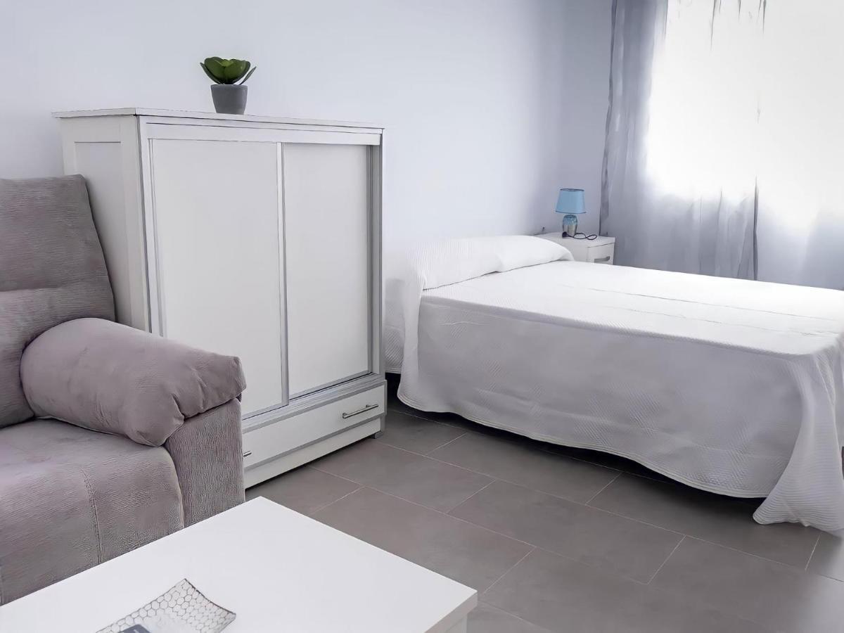 Apartment Estudios Contemporaneos Y Centricos Solo Familias Parejas Conil De La Frontera